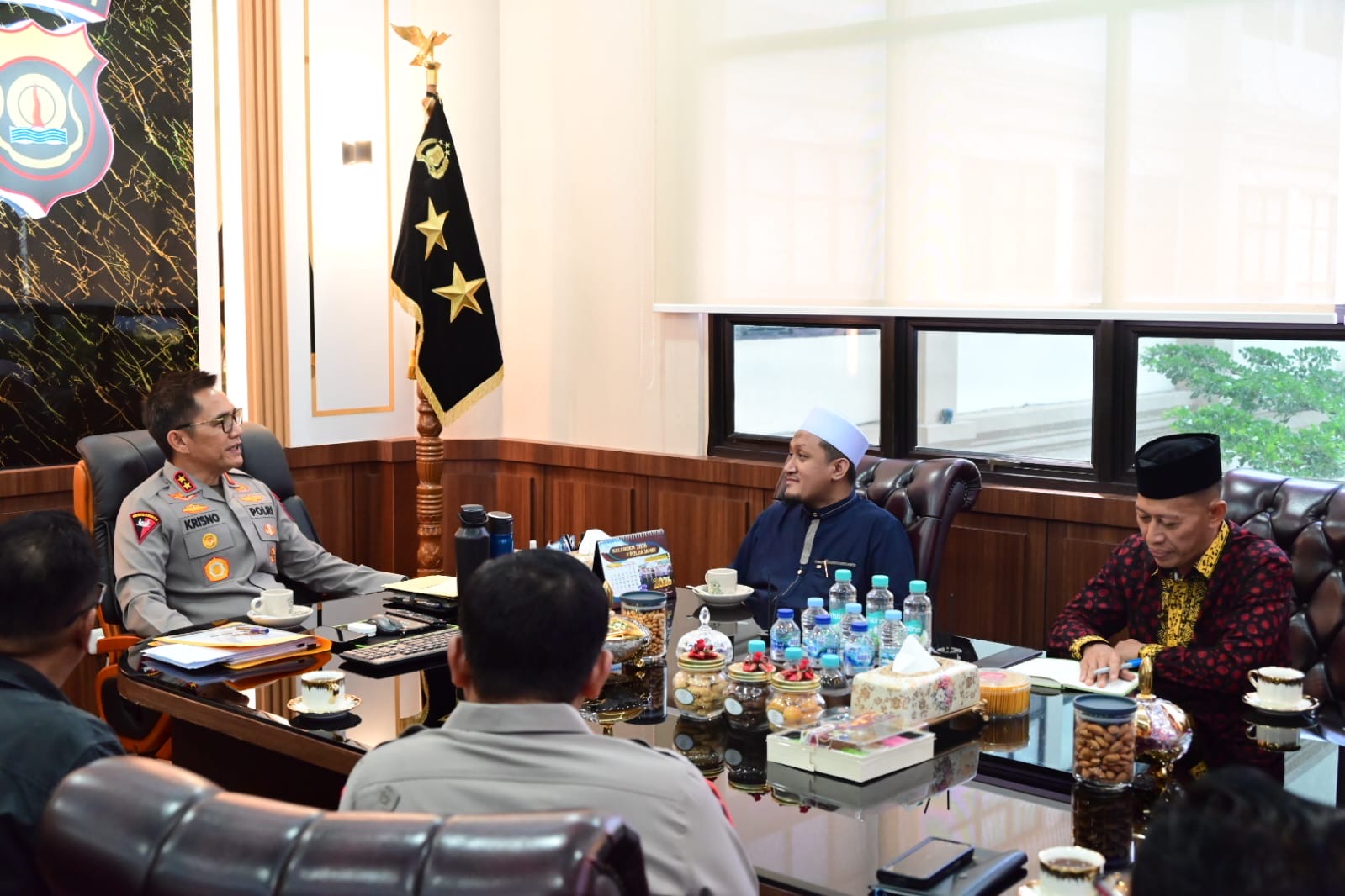 Kapolda Jambi Perkuat Sinergi dengan Tokoh Agama melalui Silaturahmi Bersama Pimpinan Ponpes Darul Arifin
