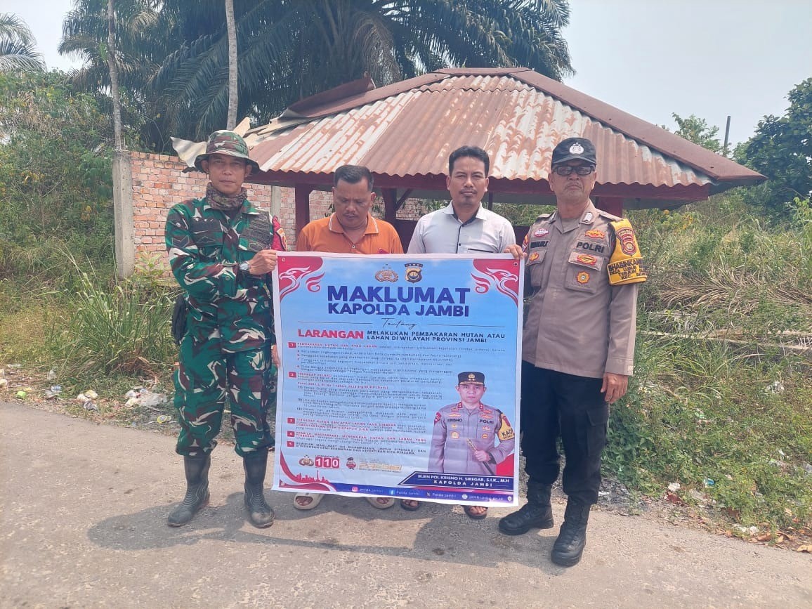 Cegah Karhutla, Bhabinkamtibmas Edukasi Warga Desa Terjun Gajah Kab Tanjab Barat
