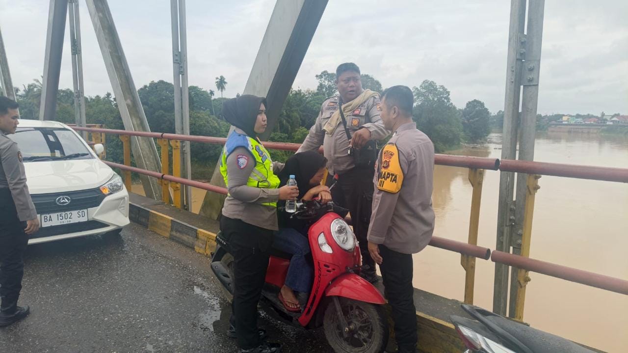 Respons Cepat Call Center 110, Polres Tebo Selamatkan Warga di Jembatan Batanghari